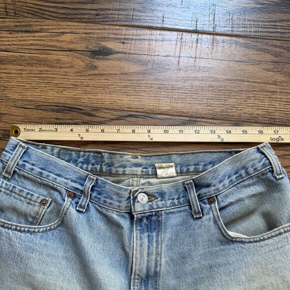 Vintage Levi’s 560 Loose Fit Tapered Jeans 36x32 Made in Canada Light Wash 90s - Picture 15 of 16